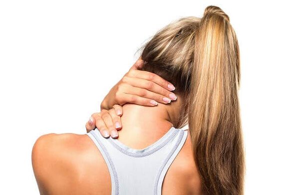 A osteocondrose da coluna cervical se manifesta como dor no pescoço e ombros